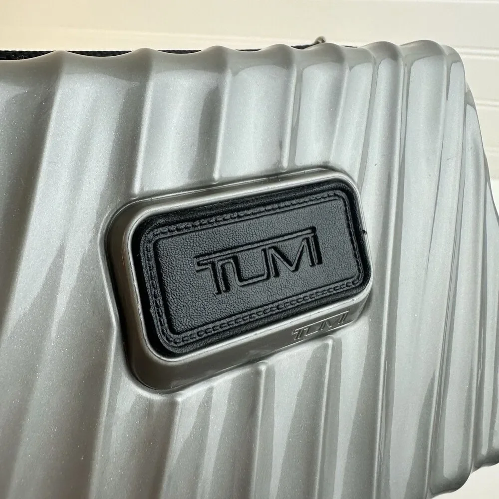 Tumi Delta Silver Gray Mini Hard Shell Case Toiletry Kit Amenity Kiehls Skincare